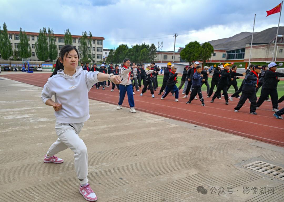 DƬ